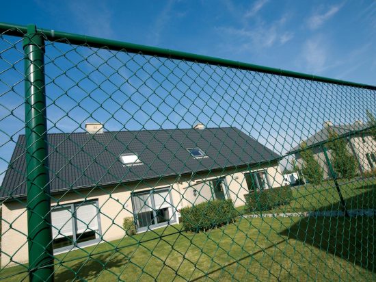 Une clôture en treillis